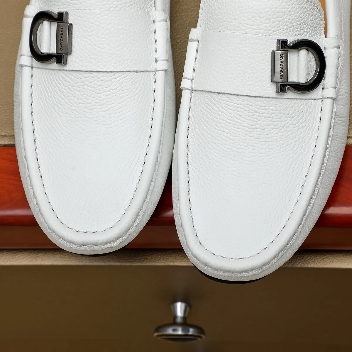 Men's shoes 💰360 🕷🕷【Ferragamo】Ferragamo Popular fashionable casual slip-on shoes🇨🇳Official website counter 1:1 production, original mold opening💯Good quality visible, imported high-end first-layer calfskin, luxurious pigskin lining🌿Very clear texture, high-quality waterproof, non-slip and wear-resistant outsole🎋High quality and low price, truly handmade🍓Color, code number 38-45